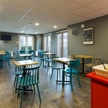 Hotel F1 Lyon Genay Massieux Екстериор снимка