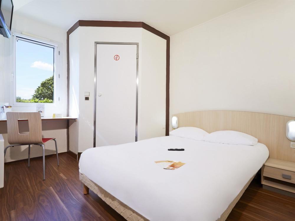 Hotel F1 Lyon Genay Massieux Екстериор снимка
