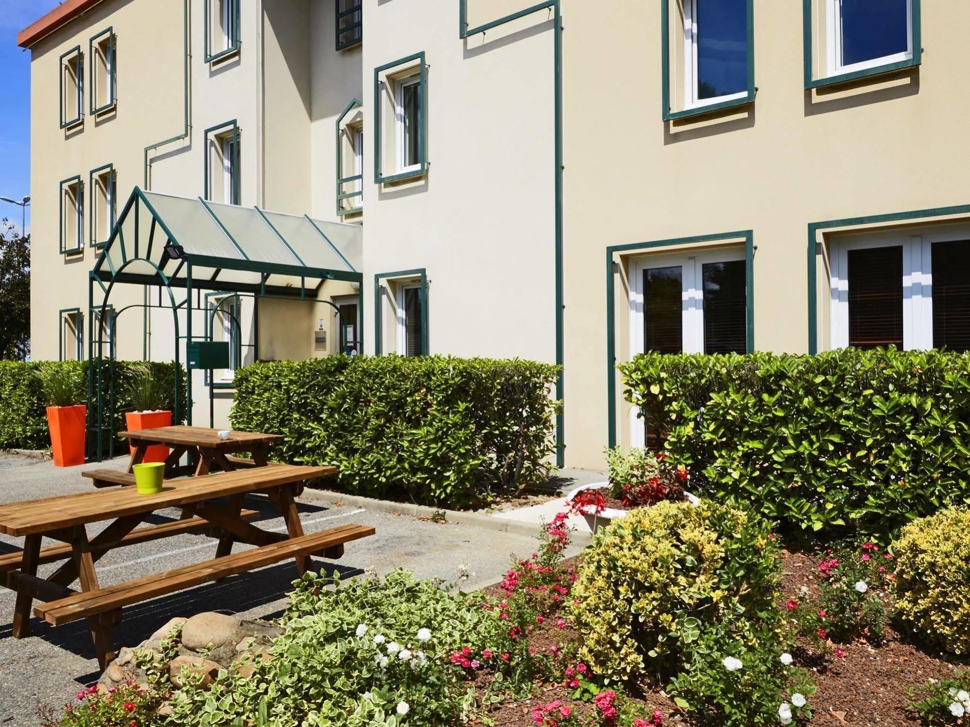 Hotel F1 Lyon Genay Massieux Екстериор снимка