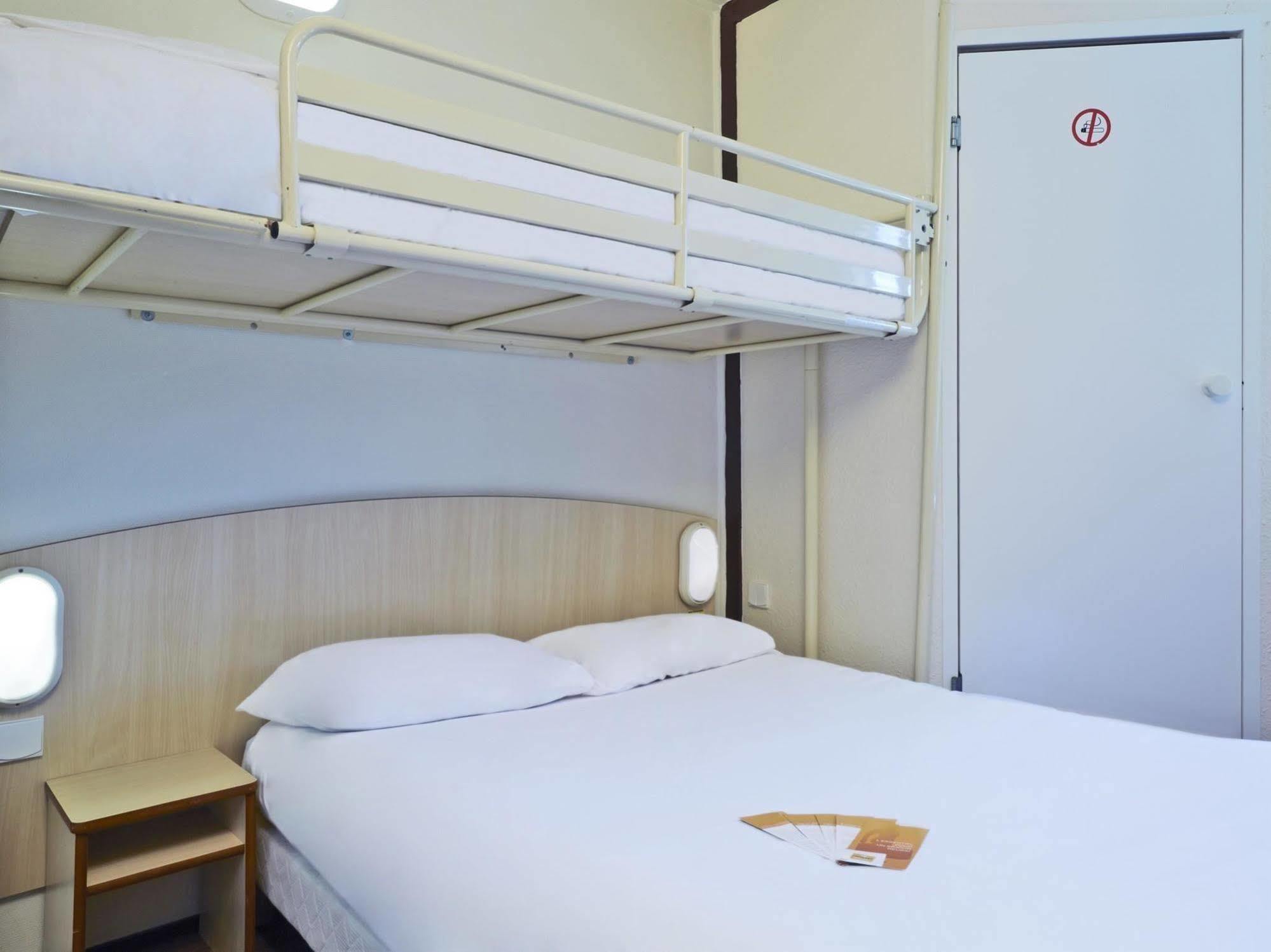 Hotel F1 Lyon Genay Massieux Екстериор снимка